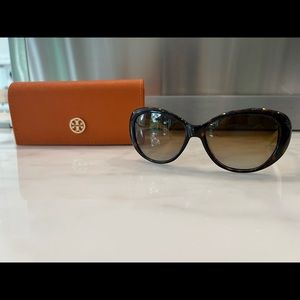 Authentic Tory Burch TY 7005 1327/t5 excellent condition.